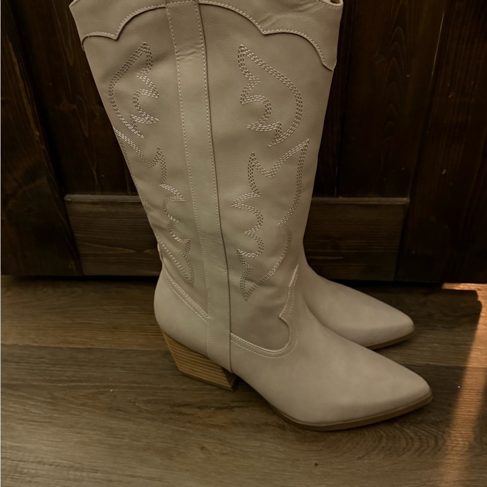 Dolce Vita Tan Heeled Boots
